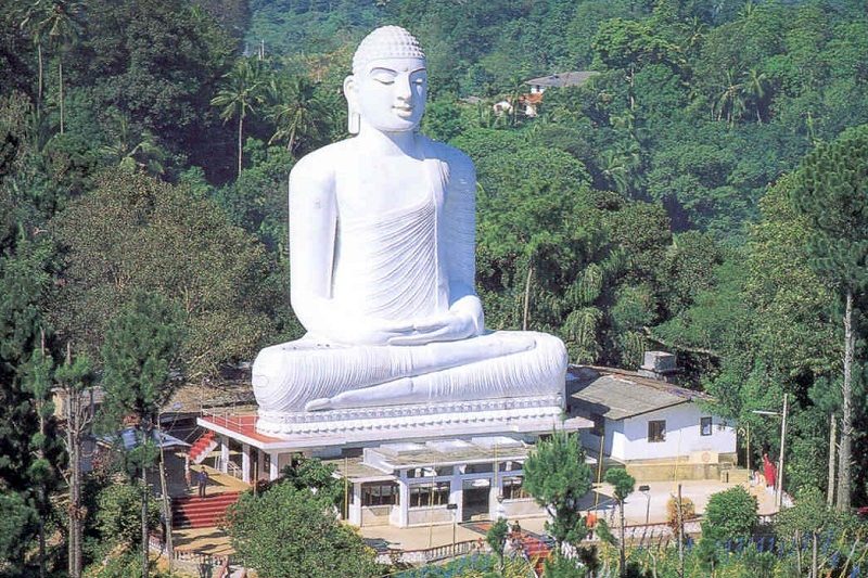 472864517Kandy_Bahirawakanda_Buddha_Statue